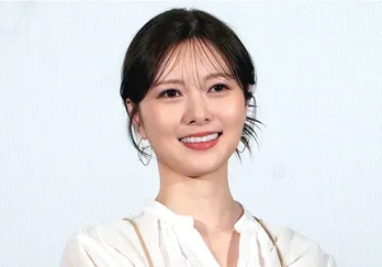 白石麻衣＆中沢元紀、ごはんをたいらげ笑顔でピース…仲良しオフショットに「気持ちいい食べっぷり」の声＜最後の鑑定人＞