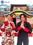 【写真】新木優子、赤い着物を着て中村倫也と忍者ポーズ