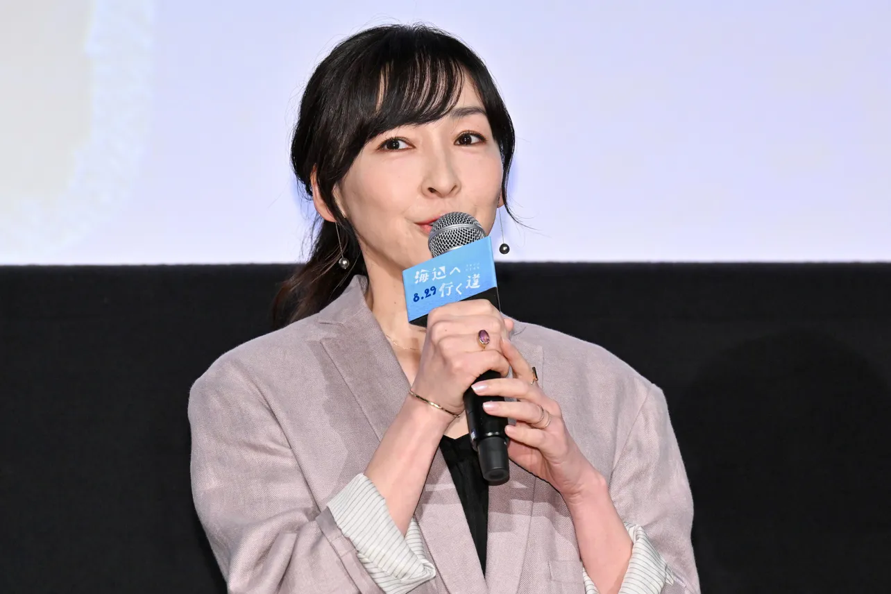 【写真】タイヤ引きランニングについて語る麻生久美子