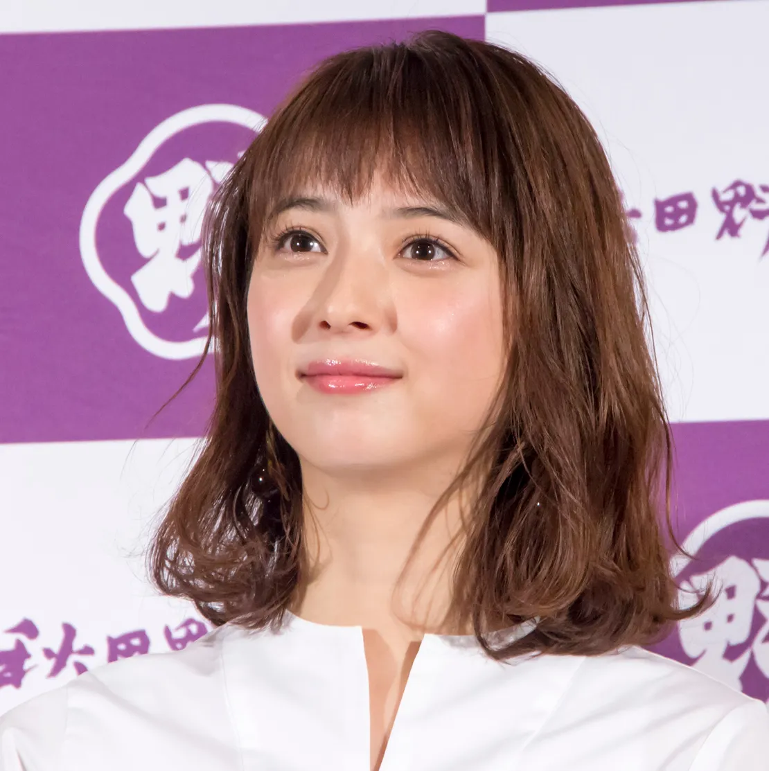 佐々木希はことしアンジャッシュの渡部建と結婚した