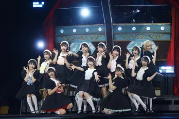 ≠ME全国ツアー2025「We want to find "カフェ樂園"」ファイナル公演が開催、アリーナ仕様パフォーマンスを披露