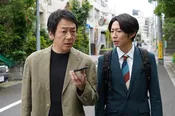 【写真】ノンキャリアの伊垣(大森南朋)と将来を約束されたエリートの名波(相葉雅紀)