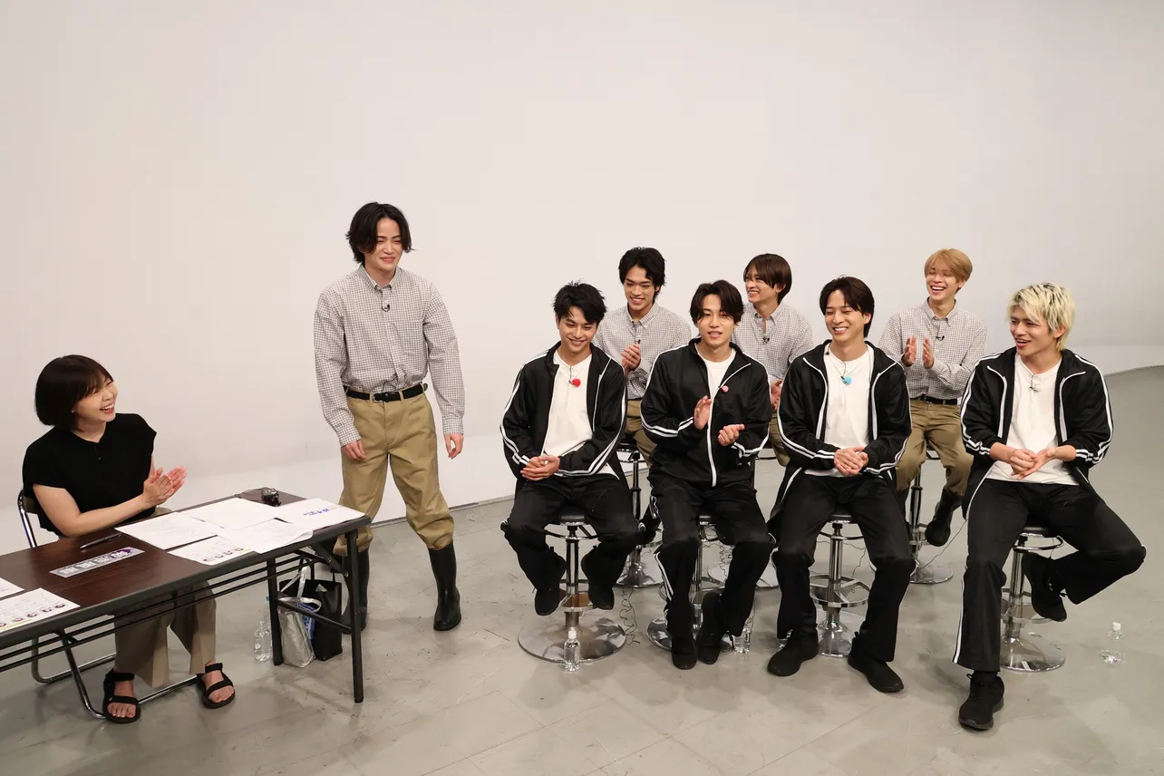 (左から)並木道子、菊池風磨、佐藤勝利、原嘉孝、橋本将生、猪俣周杜、寺西拓人、松島聡、篠塚大輝