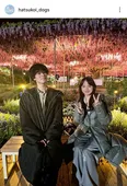  【写真】清原果耶&成田凌、ライトアップされた藤の花背景の仲良し2ショットに「かわいい」の声