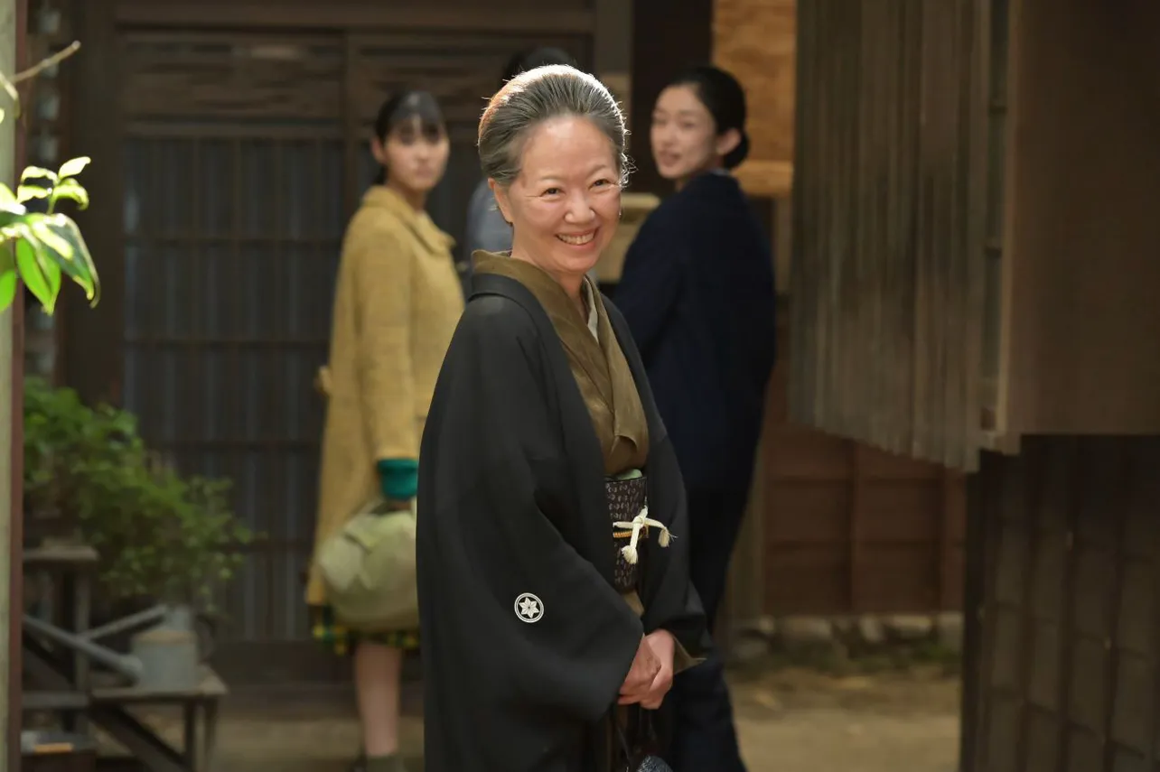 孫の結婚を見届け安心した表情の浅田美代子“朝田くら”