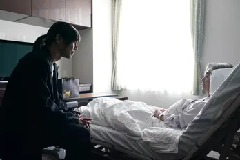 岩田剛典“鳴木”が、恩師・朝加真由美“森家”に接触　犯人に一歩近づく＜DOCTOR PRICE＞