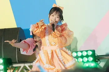 SWEET STEADY、カラフルで華やかでキュートなパフォーマンスで見せた初のHOT STAGE＜TIF2025＞