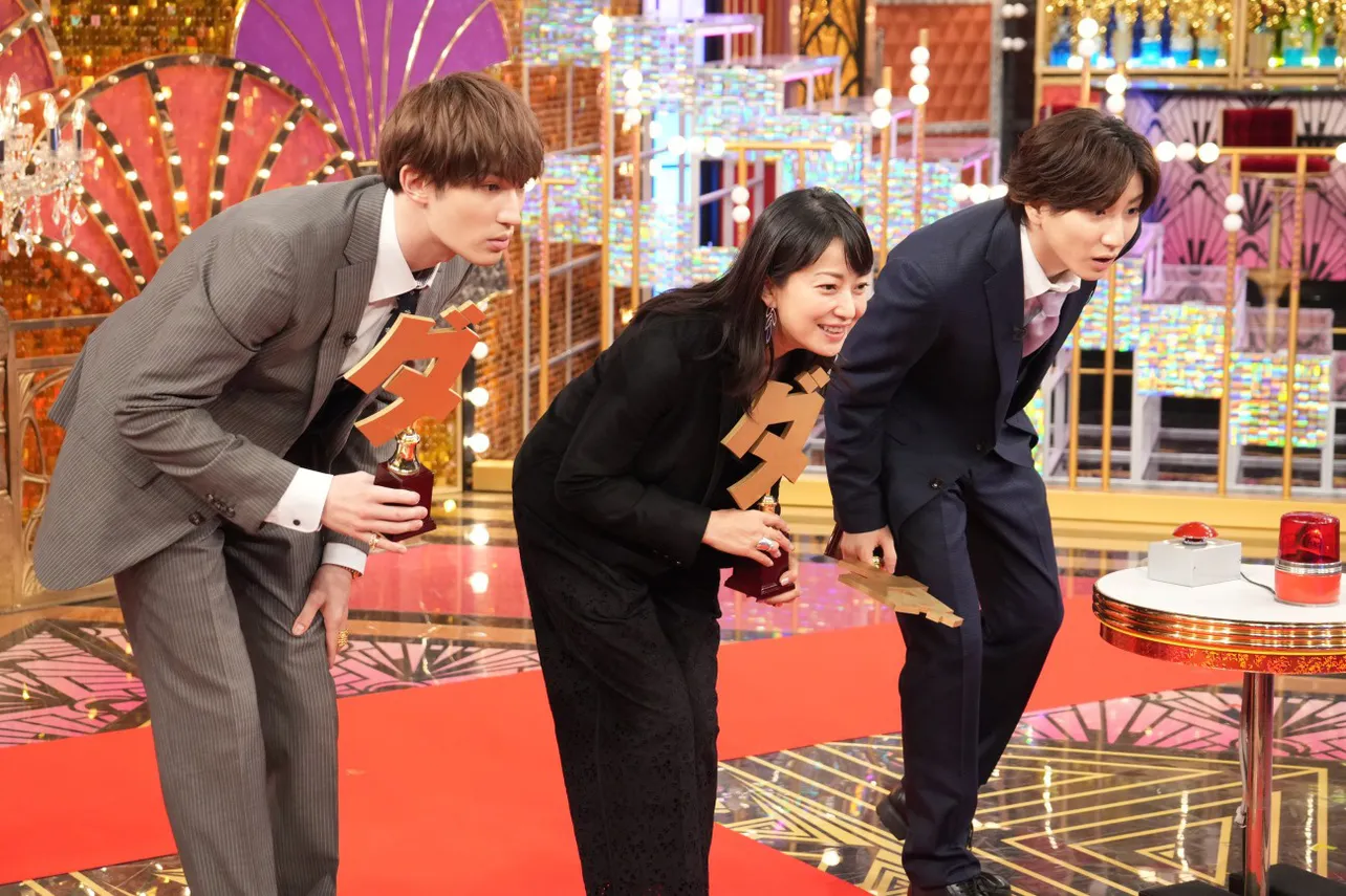 【写真】「VTRに隠されたダジャレは何?」問題に見入る菅野美穂とジェシー、京本大我