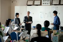 坂井真紀“三宅”のミスで生徒の成績一覧が漏えい 稲垣吾郎“尾碕”は自主退職を促す<僕達はまだその星の校則を知らない>