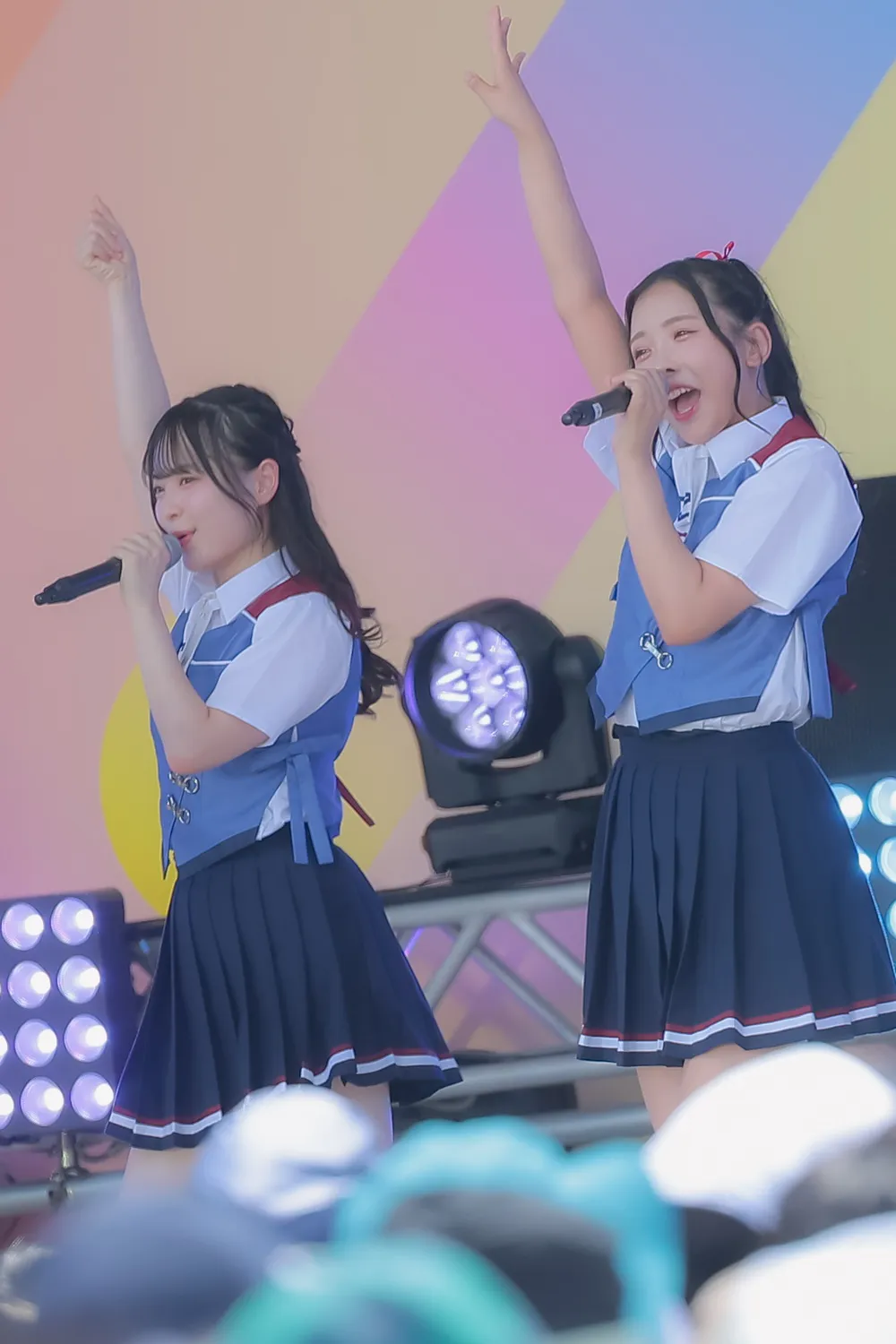 青原和花(左)と三鴨くるみ