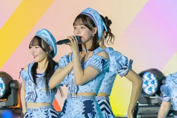 ≠MEが“青春”と“夏”を感じさせるキラキラしたステージを展開　冨田菜々風「世界で一番熱い時間作って！」＜TIF2025＞