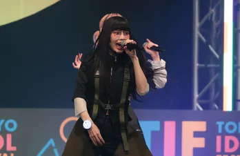 GANG PARADE、WANIMA楽曲提供の「GANG RISE」などパワフルなパフォーマンスで“遊び人”と一体に<TIF2025>