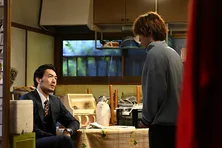 藤原丈一郎“緋山”が見知らぬ男に狙われる、共同住宅に住んでいた老人の悲しい“最期”とは＜ロンダリング＞