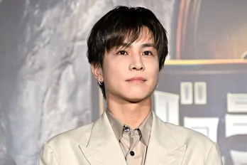 岩田剛典、前髪をヘアピンで留めたオフショットに「めちゃくちゃかわいい」の声＜DOCTOR PRICE＞