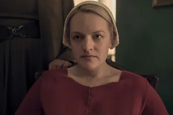 エリザベス・モス“ジューン”が自由と希望を胸に独裁国家からの脱出を図る…「ハンドメイズ・テイル/侍女の物語」シーズン2を振り返り