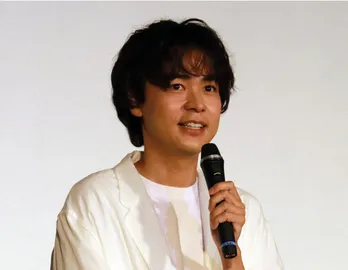 “ニコニコ”の成田凌と“モフモフ”すぎるワンちゃんのオフショットに「ほのぼのして癒し」の声＜初恋DOGs＞