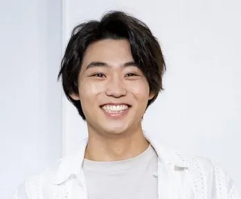 WATWING・八村倫太郎と水戸由菜の手繋ぎシーンの舞台裏に「初々しくてかわいい」の声<シンデレラ クロゼット>