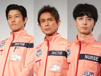 鈴木亮平＆江口洋介＆高杉真宙、サングラス×Tシャツのオフショットに「海が似合う！」「新鮮でカワイイ」＜TOKYO MER＞