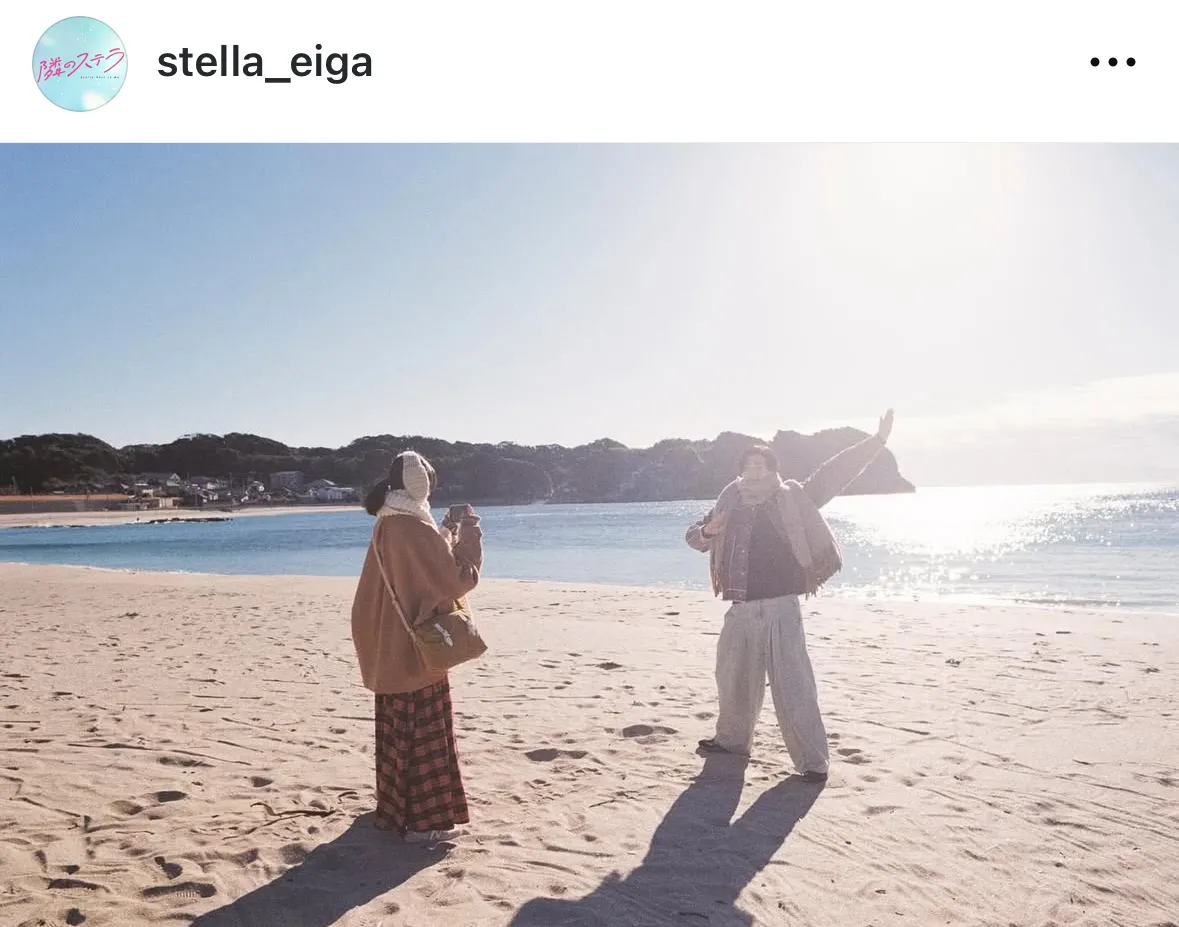 八木勇征＆福本莉子が浜辺ではしゃぐオフショットに「海のシーン素敵」の声