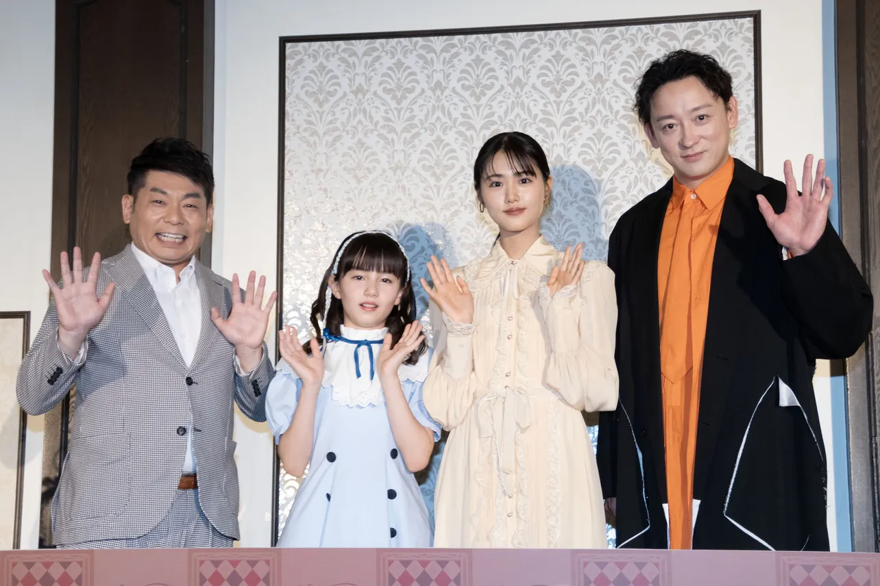 (左より)山本高広、マイカ ピュ、原菜乃華、山本耕史