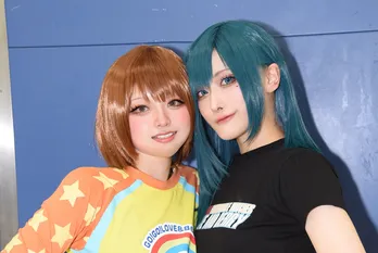 「オシャレ魔女・ラブandベリー」コスプレイヤー「ポップな色使いにこだわり、メークでは平成っぽさも表現」<Ultra acosta!>