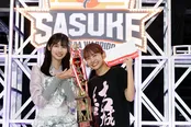 「SASUKEアイドル予選会」で優勝したukka・結城りなと応援メンバーの葵るり