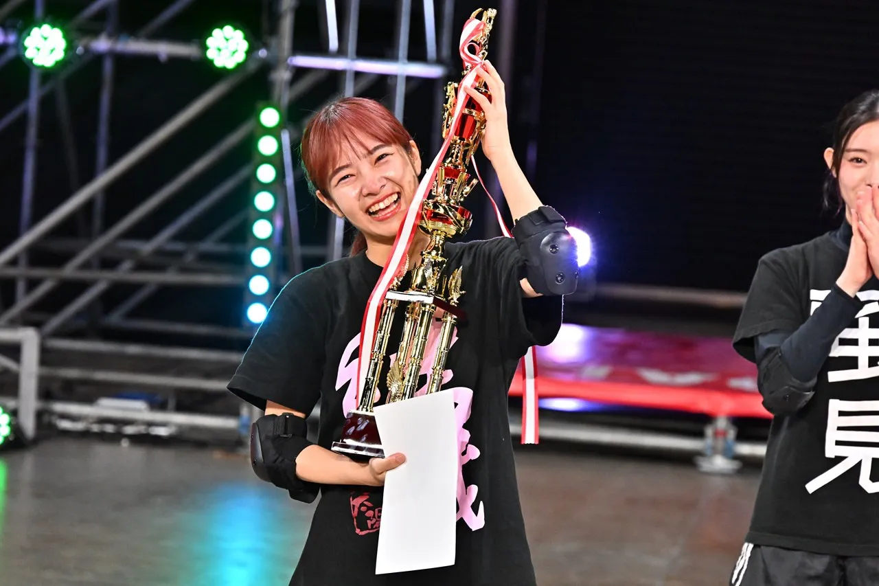 ukka・結城りな、表彰式で感極まり大号泣