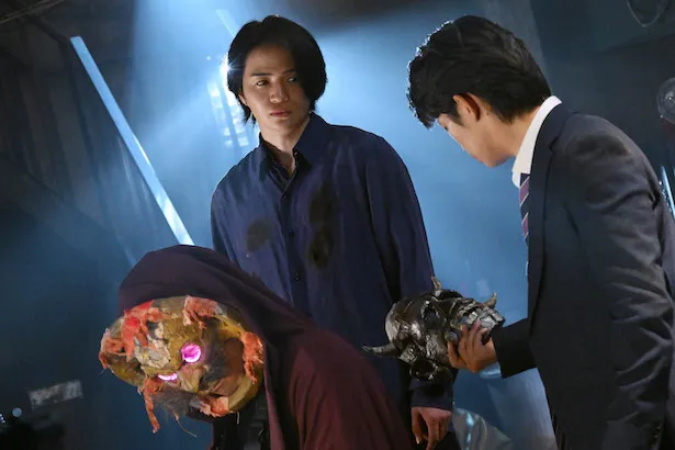 【写真】大和(菊池風磨)から般若のお面を受け取った伊吹(加藤清史郎)