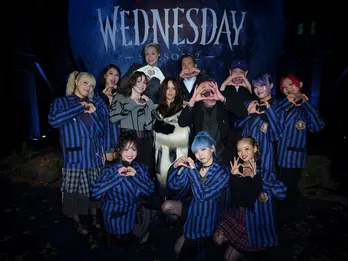 HANA、ティム・バートン監督&キャスト陣と「ウェンズデー」シドニーイベントで交流 令和ロマン・高比良くるまも現地を満喫