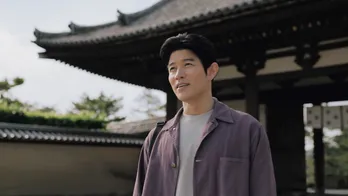鈴木亮平、18歳以来の「法隆寺」参拝 聖徳太子の里・斑鳩を訪ねる新CM公開