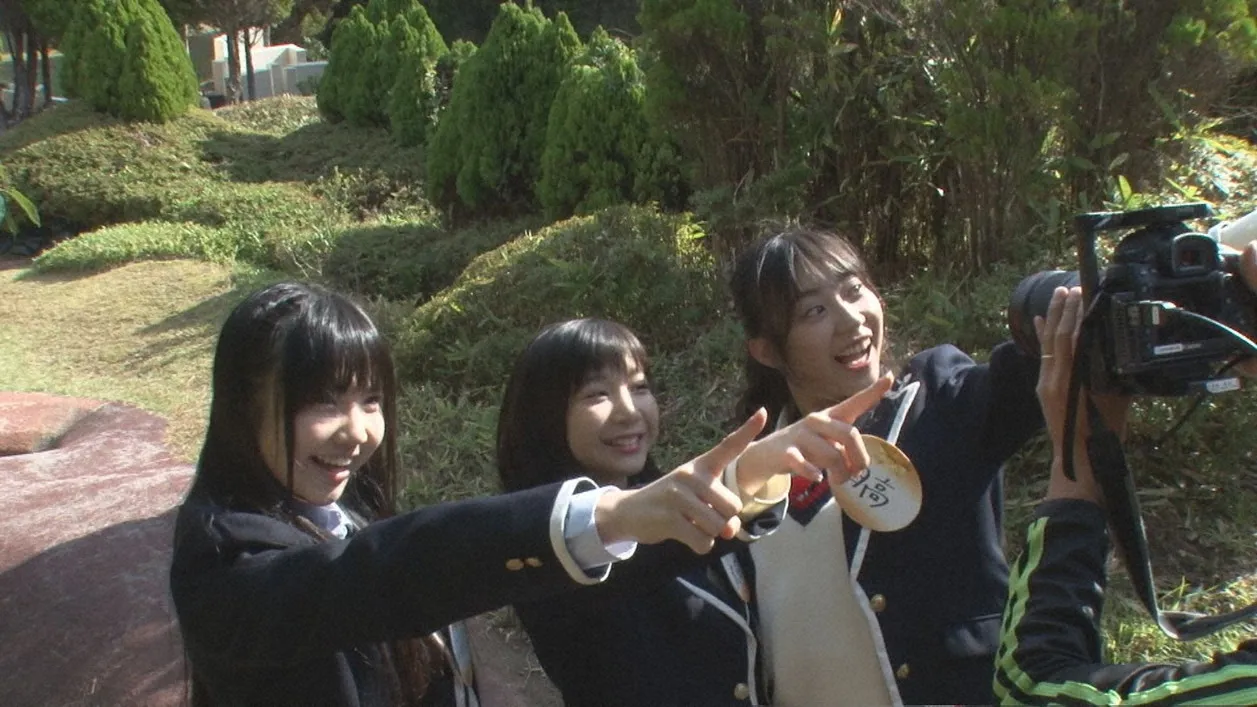 北川愛乃、太田彩夏、日高優月が「養老サイダー」のPR動画を撮影！(写真左から)