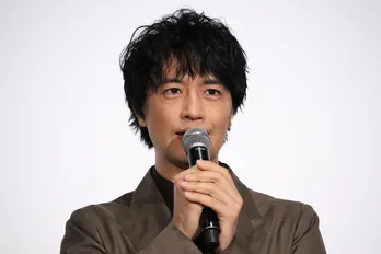 斎藤工、スーツを何着も着こなしてしまうオフショットに「隠しきれないスタイルのよさ」の声<誘拐の日>