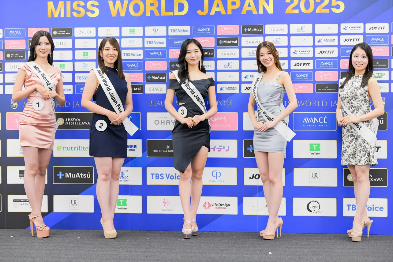 (左から)伊地知小春さん、吉田亜美さん、奥村花さん、桃瀬いちかさん、塚紗里依さん