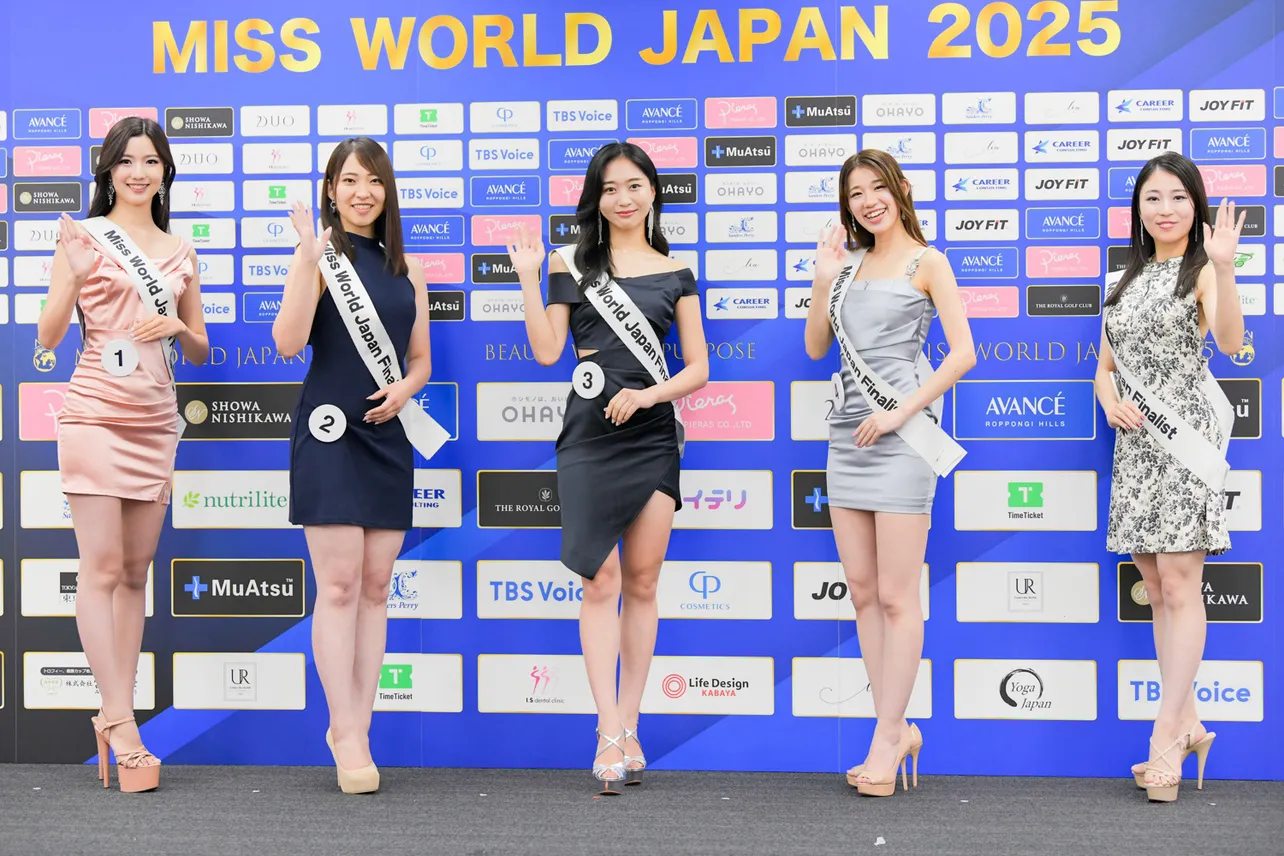 (左から)伊地知小春さん、吉田亜美さん、奥村花さん、桃瀬いちかさん、塚紗里依さん