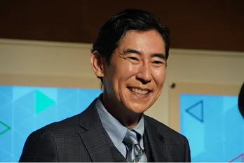 高嶋政伸＆戸簾愛、親子役の2人が肩を並べピースする貴重なショットに「お二人ともすてき」と反響＜リベンジ・スパイ＞