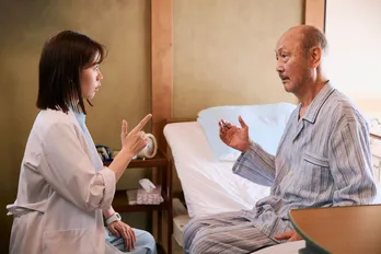 小芝風花“滝野”が石橋蓮司“辰”の終末期医療を担当、視聴者も泣かずにいられない展開に＜19番目のカルテ＞