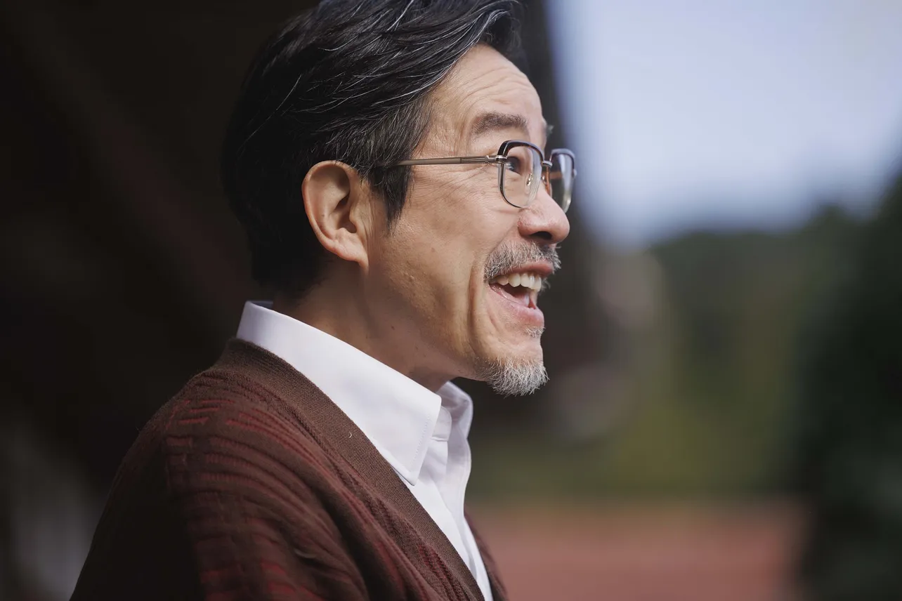 【写真】深川麻衣たちを困惑させる田口トモロヲ“田久保”の怪演に注目