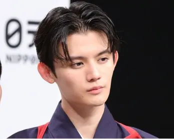 藤原大祐の“見返り”オフショットに「メロ過ぎて溶けた」「イケメン」の声<ちはやふる−めぐり−>