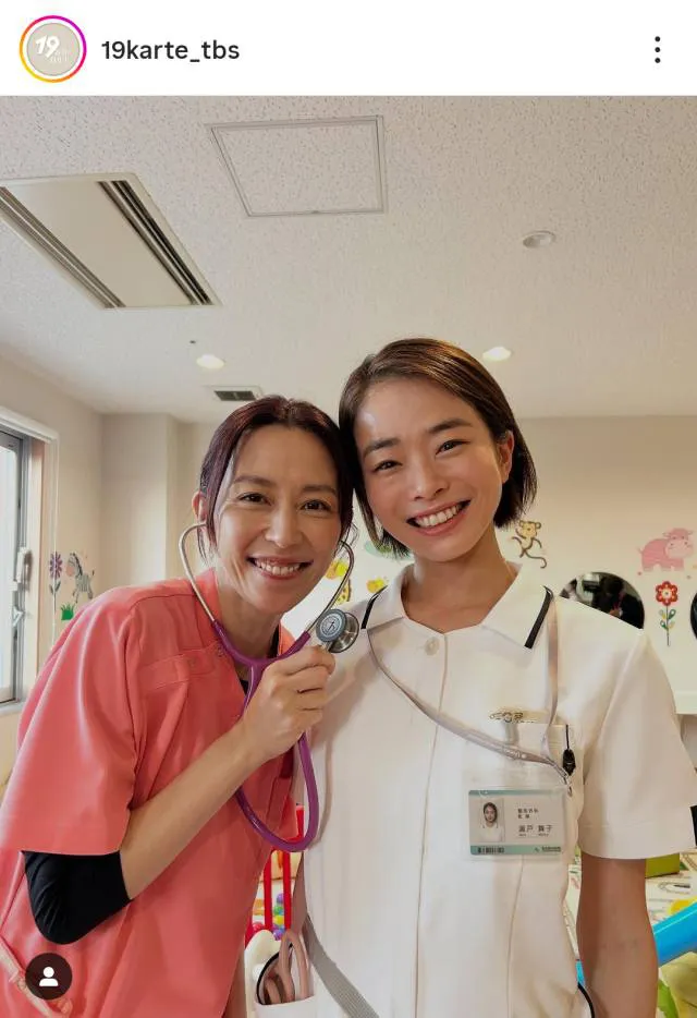 小児科の有松先生(木村佳乃)と看護師の瀬戸(松井遥南)の仲良し2ショット
