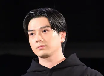 新田真剣佑、緊張の面持ちでのオフショットに「10年ぶりの新嬉しい」「おかえり」の声＜ちはやふる−めぐり−＞