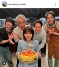 阿部サダヲ&松たか子、かわいらしいエプロン姿のオフショットに「松さんの料理姿素敵」＜しあわせな結婚＞
