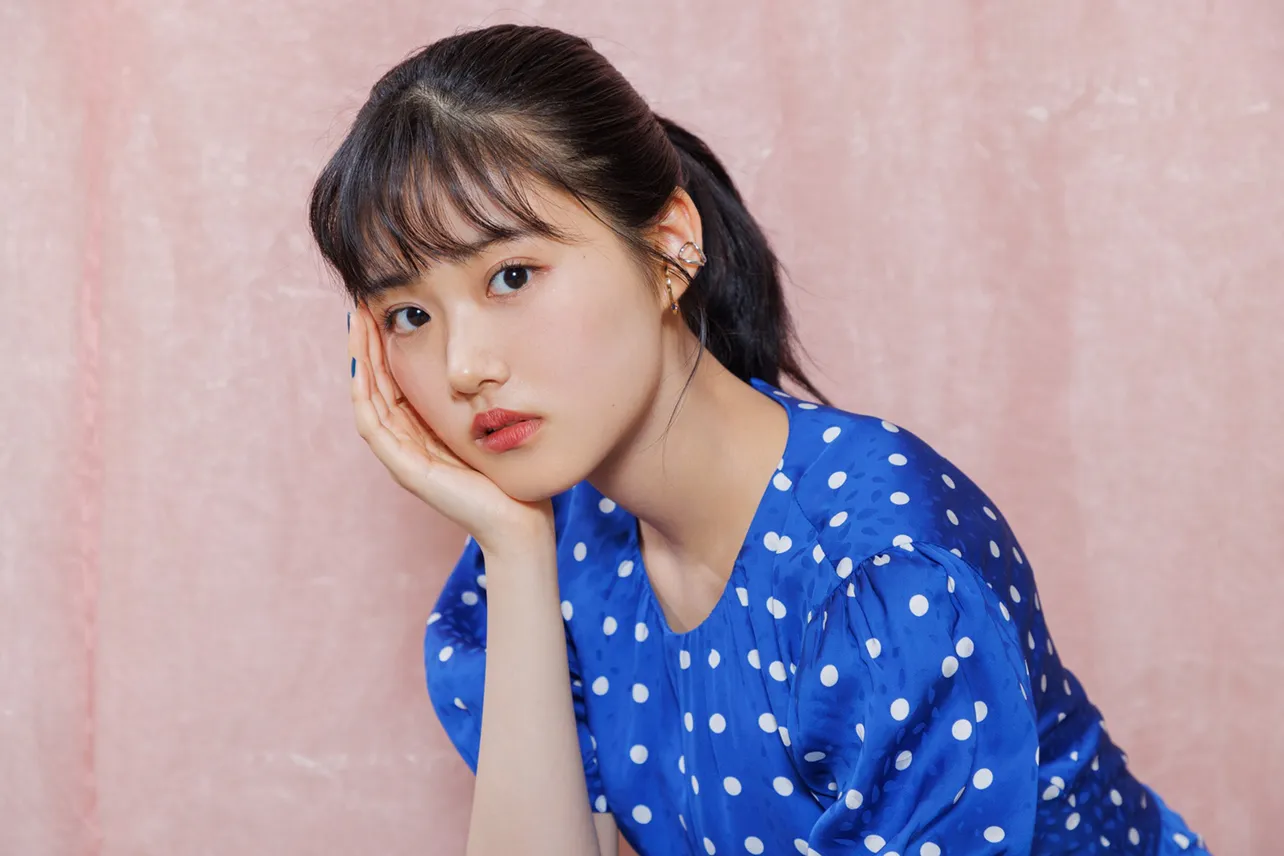 【写真】透き通るような肌が麗しい原菜乃華