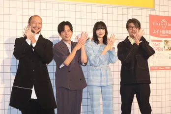 二宮和也、スタンディングオベーションを受け“投げキッス”　鋼のメンタルに共演者も驚き＜映画『8番出口』＞