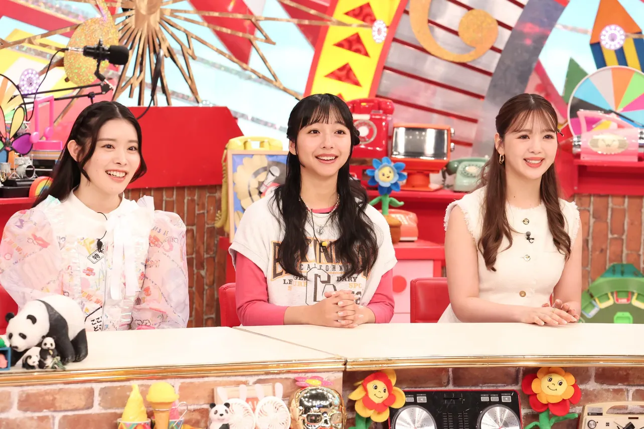 左から:風見和香(私立恵比寿中学)、山之内すず、藤田ニコル