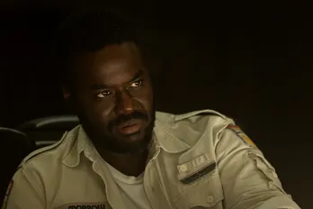 人間の乗組員が全員死亡、墜落…『エイリアン』“地球襲来の日の真実”に視聴者衝撃「全部ひっくり返る」「シゴデキおじさん」