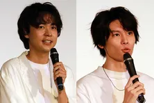 成田凌＆萩原利久ほか、病院メンバーと深田恭子の仲良し集合ショットに「最高のメンバー」の声＜初恋DOGs＞