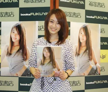 「ウメッシュゼリー」CMの女優・滝裕可里が安藤美姫にエール！