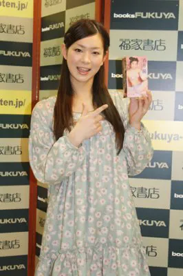 アイドリング!!!14号・酒井瞳が1stトレカで“イケメン”に変身！　するはずが…