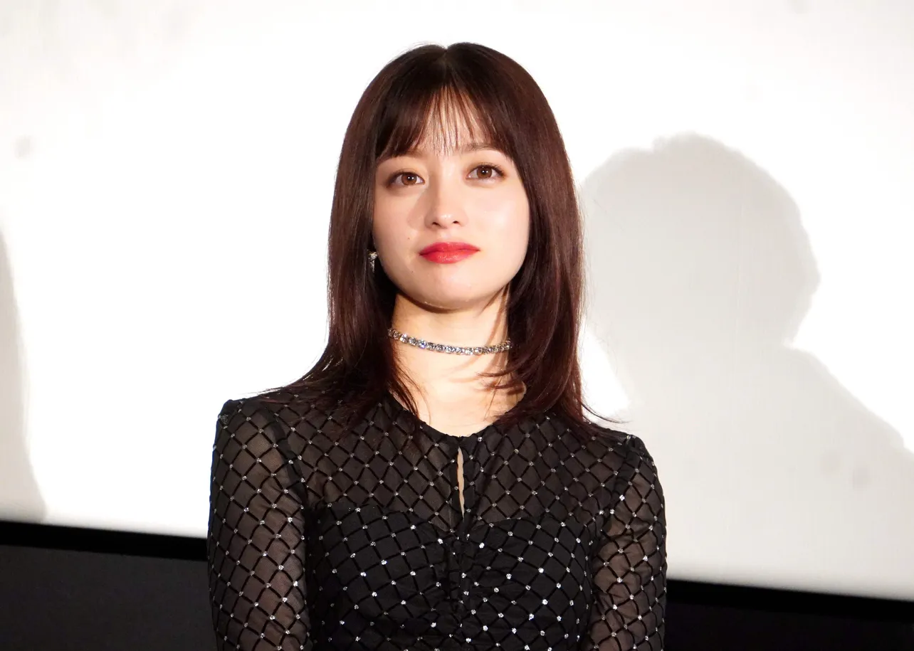 舞台あいさつに登壇した橋本環奈