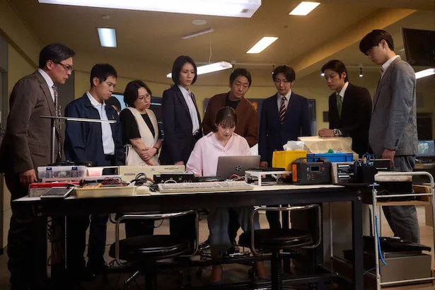【写真】一丸となって捜査を進める遥(松下奈緒)とSSBCのメンバーたち